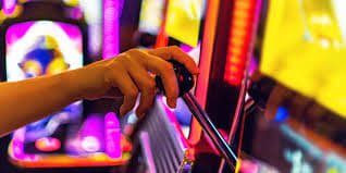 link wdbos app features including live sportsbook betting, casino games, and withdrawal notifications